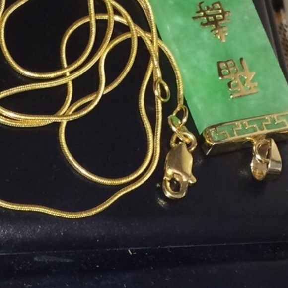 14k gold jade necklace. - Picture 6 of 9